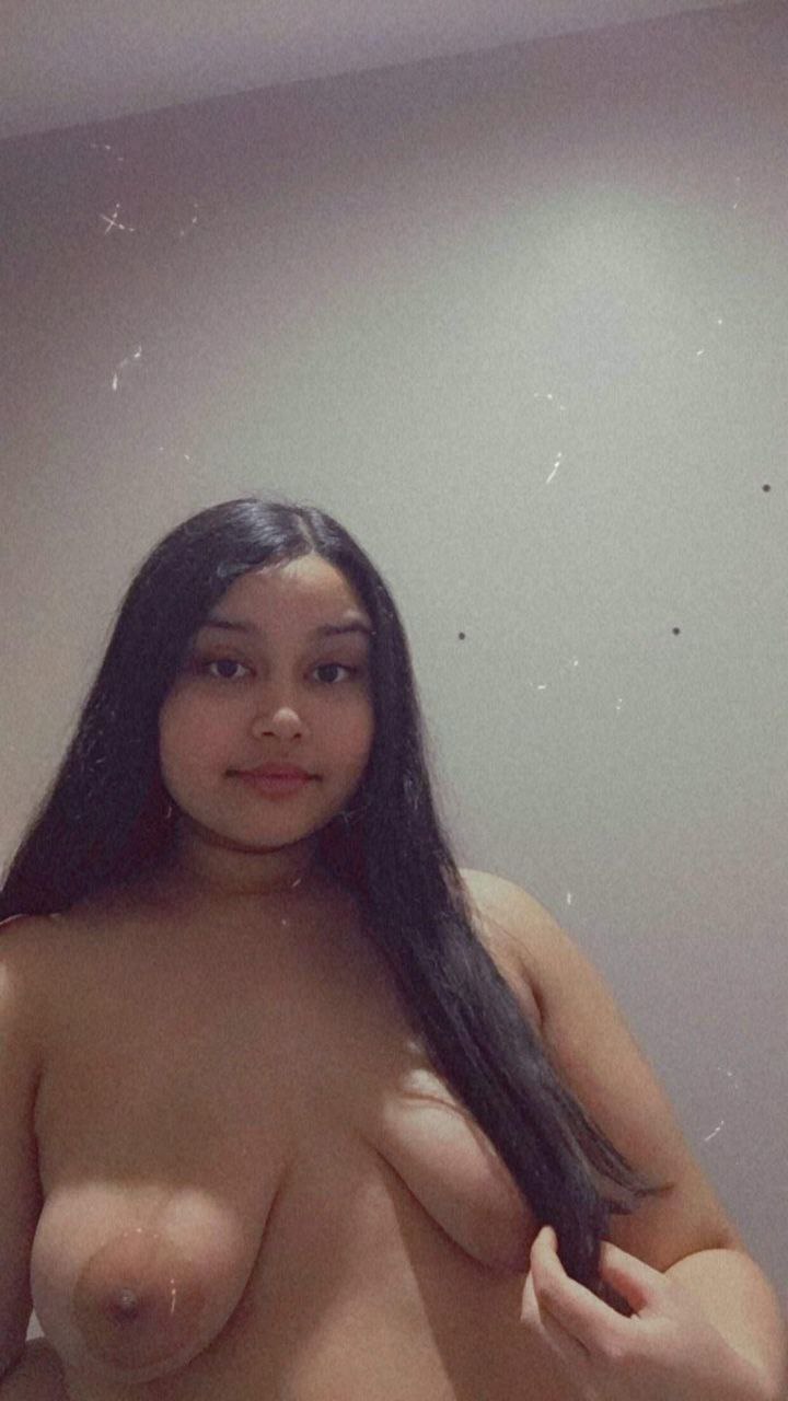 Beautiful Cute Chubby Gf Showing Fingering