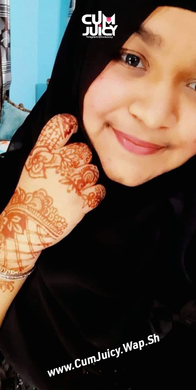 Hijabi Chubby GF Showing Boobs