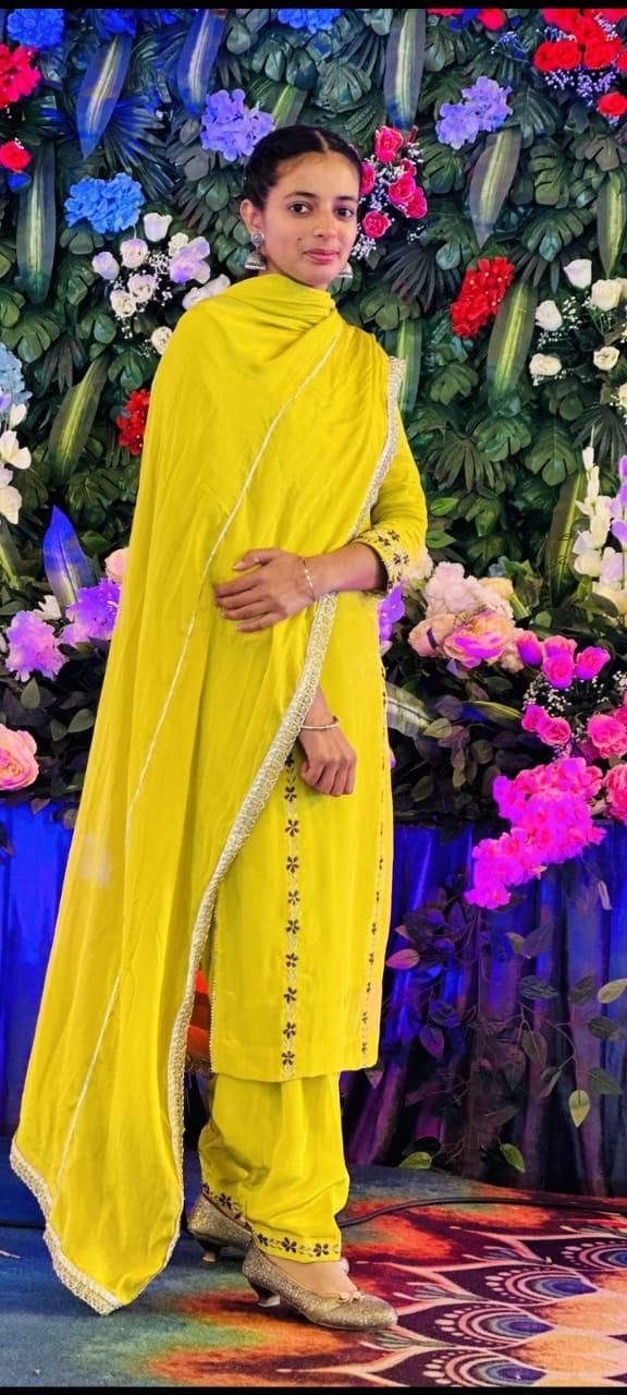 Punjabi Bhabi Showing