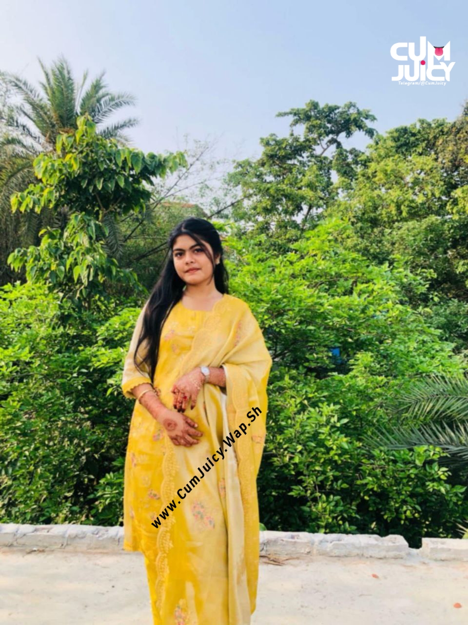 Beautiful GF Showing Pressing Boobs 5 Clip