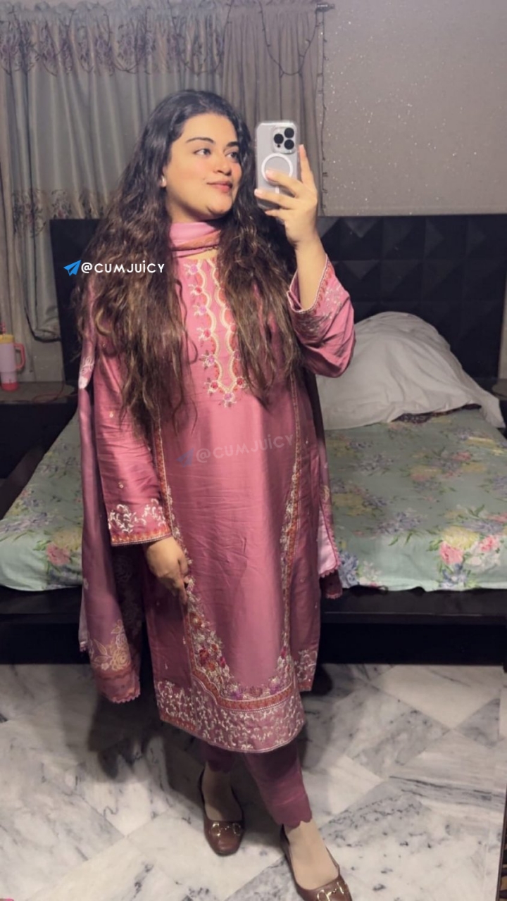 Paki Beautiful Woman on Video Call